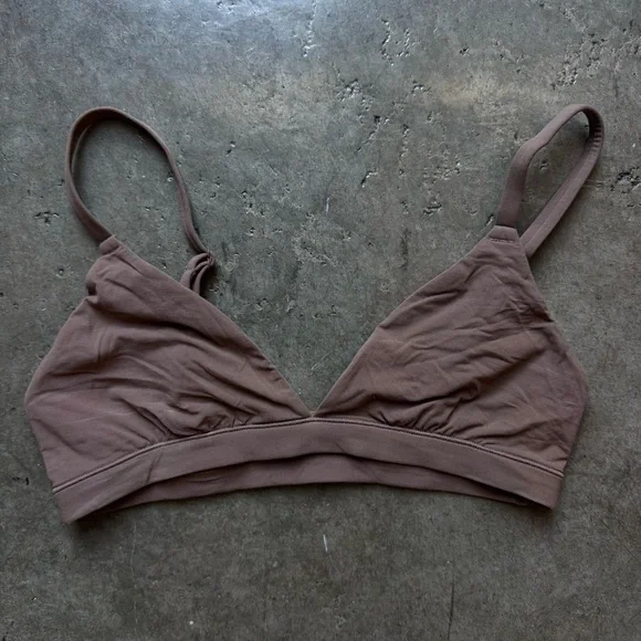 SKIMS Fits Everybody Triangle Bralette Jasper - Picture 6 of 9